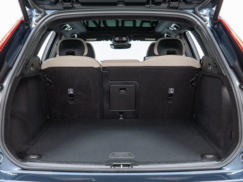 New 2026 Volvo XC60 B5 Core w/ Climate Package AWD/4WD image 10