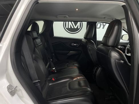 Used 2019 Jeep Cherokee Limited image 30