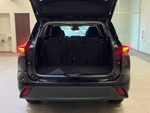 Certified 2023 Toyota Highlander XLE image 31