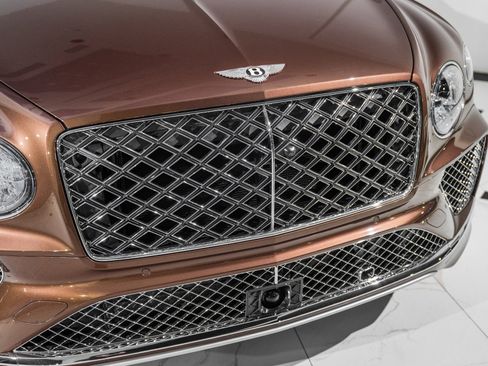 Used 2025 Bentley Bentayga Extended Wheelbase image 13