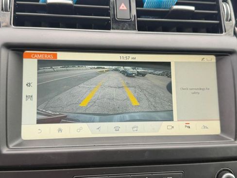 Used 2018 Land Rover Discovery SE AWD/4WD image 15