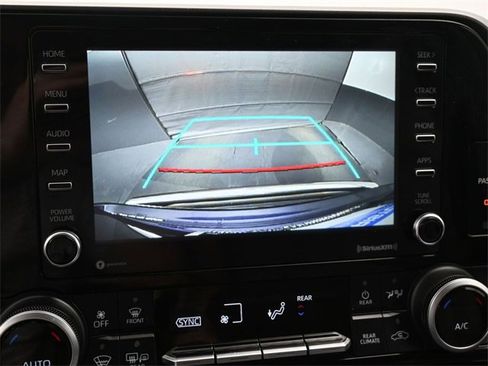 Used 2020 Toyota Highlander L image 37