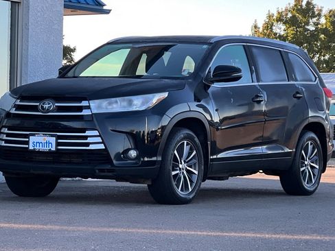 Used 2019 Toyota Highlander XLE AWD/4WD image 9
