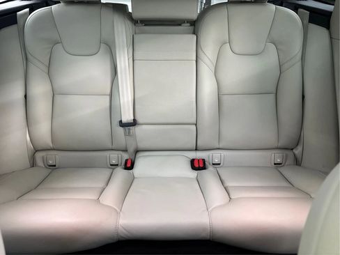 Used 2020 Volvo XC60 T6 Momentum image 20