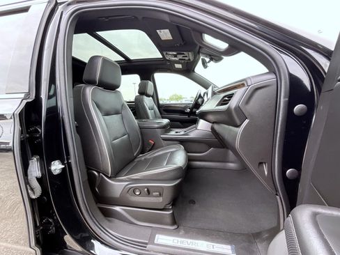 Used 2021 Chevrolet Suburban Premier w/ Premium Package AWD/4WD image 15