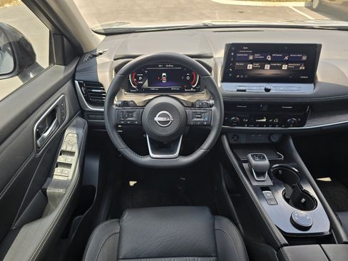 Used 2024 Nissan Rogue Platinum AWD/4WD image 14