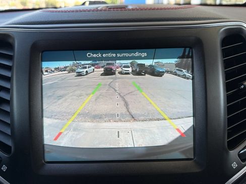 Used 2022 Jeep Cherokee Trailhawk w/ Comfort/Convenience Group AWD/4WD image 25