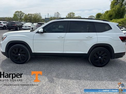 Used 2024 Volkswagen Atlas SE w/ Panoramic Sunroof Package image 2