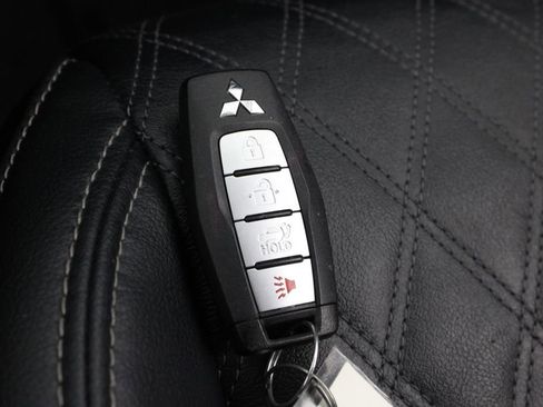 Used 2023 Mitsubishi Outlander SEL image 32