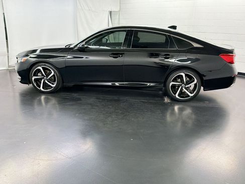 Used 2018 Honda Accord Sport image 2