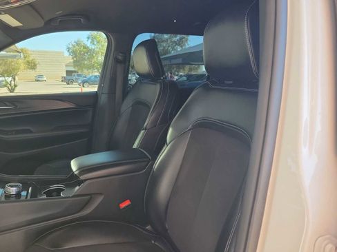 Used 2024 Jeep Grand Cherokee L Laredo AWD/4WD image 15