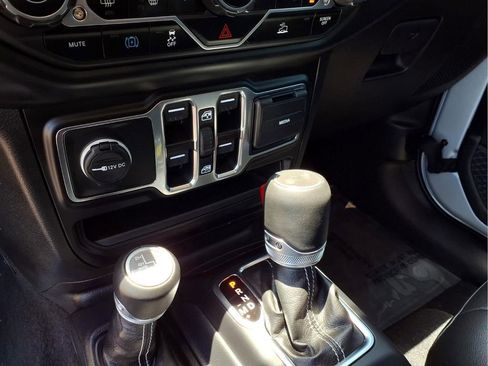 Used 2023 Jeep Wrangler Unlimited Sahara w/ Cold Weather Group AWD/4WD image 11