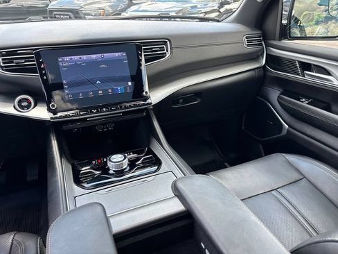 Used 2024 Jeep Wagoneer Series II w/ Convenience Group I AWD/4WD image 13