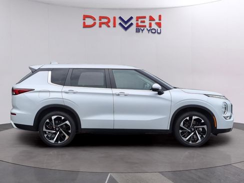 Used 2022 Mitsubishi Outlander SEL Black Edition FWD image 6