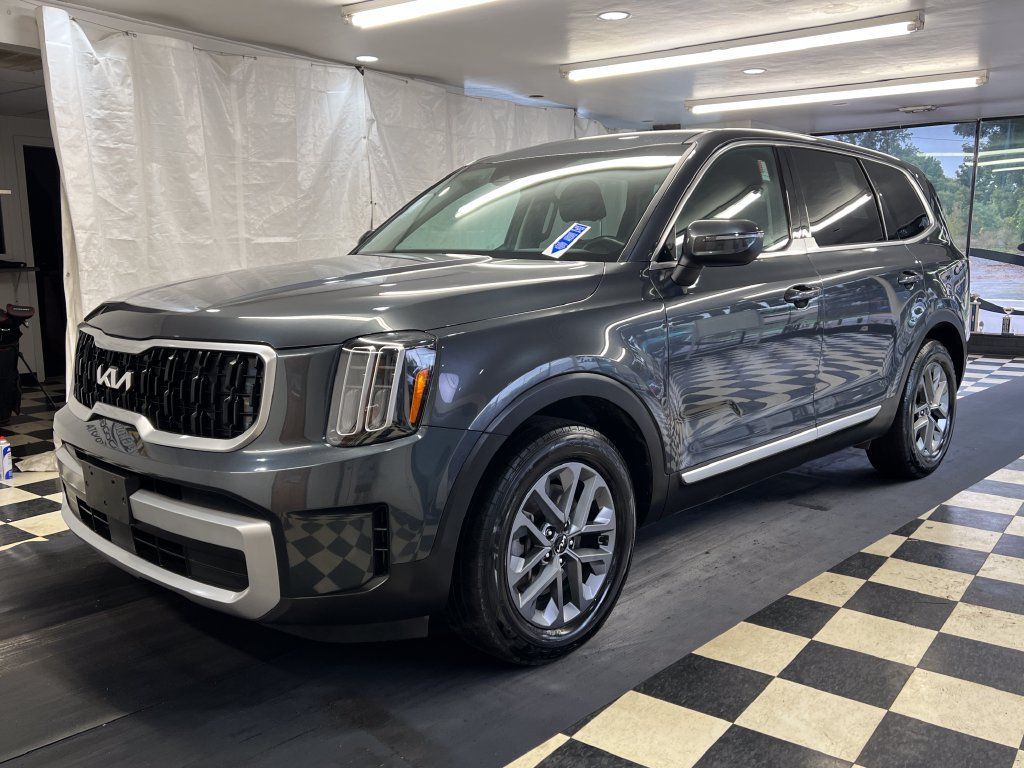 Used 2023 Kia Telluride LX AWD/4WD image 4