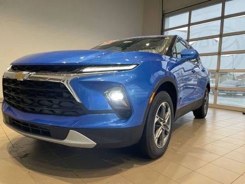Used 2025 Chevrolet Blazer LT FWD image 12