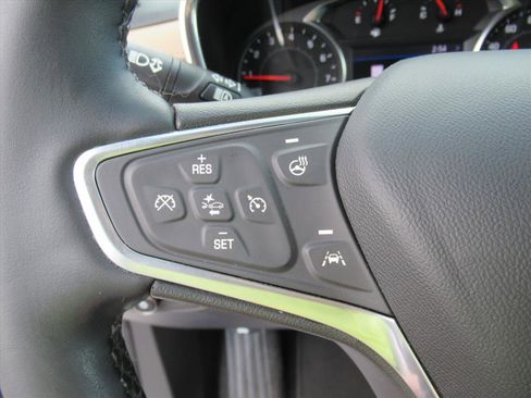 Used 2023 Chevrolet Equinox Premier image 23