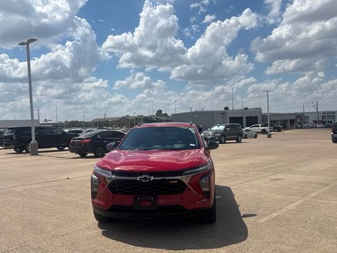 Used 2026 Chevrolet Trax RS w/ Sunroof Package FWD image 7