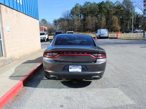 Used 2017 Dodge Charger SE image 5