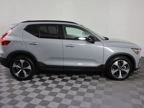 Used 2024 Volvo XC40 B5 Plus AWD/4WD image 9