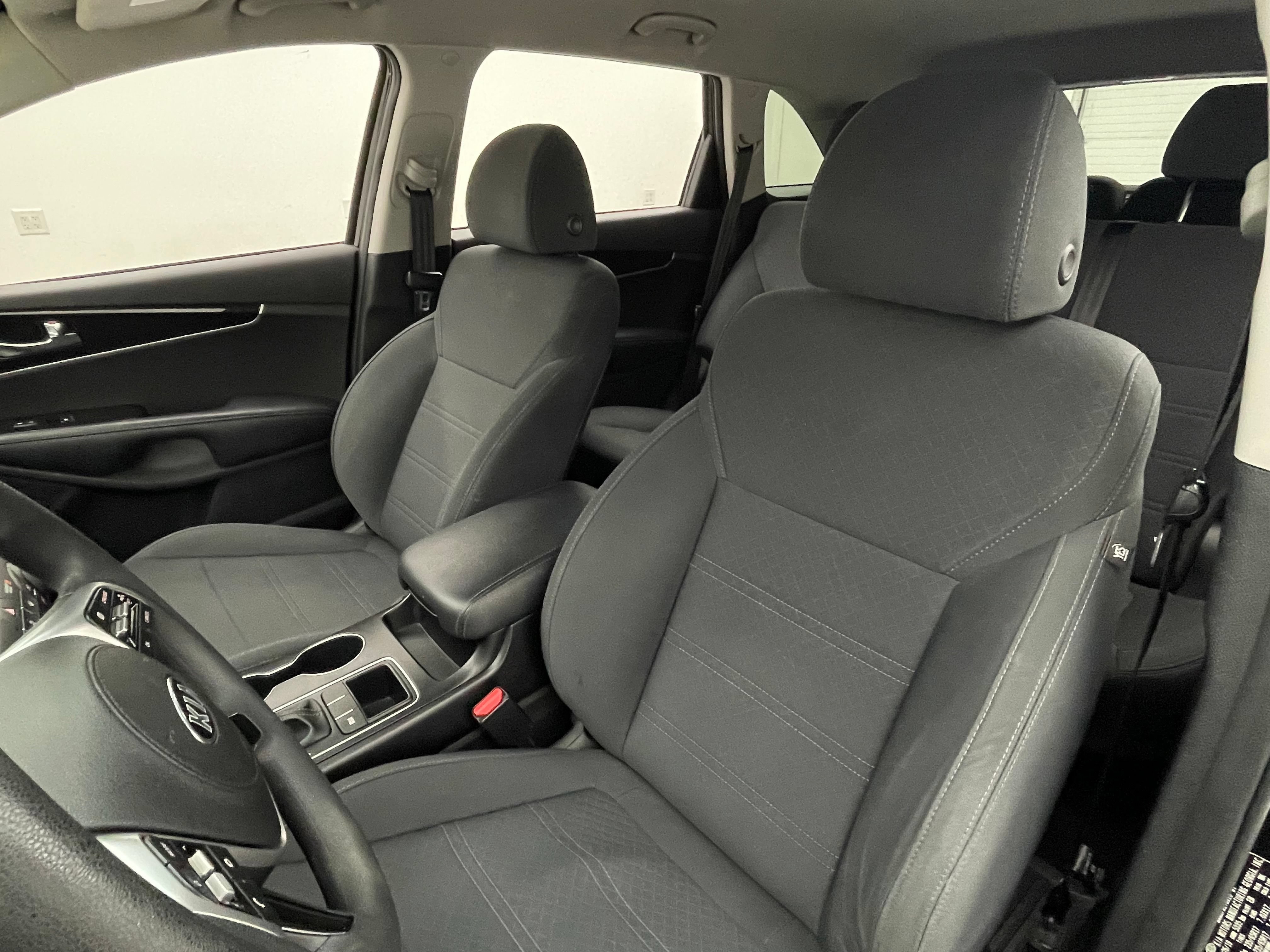 Used 2020 Kia Sorento LX FWD image 16