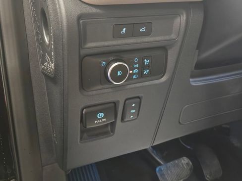 Used 2024 Ford Expedition Limited image 13