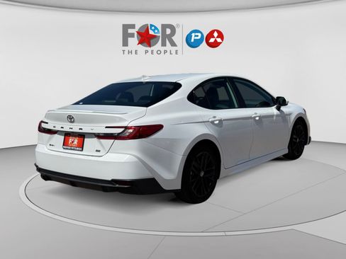 Used 2025 Toyota Camry SE FWD image 5