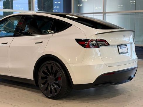 Used 2022 Tesla Model Y Performance AWD/4WD image 13