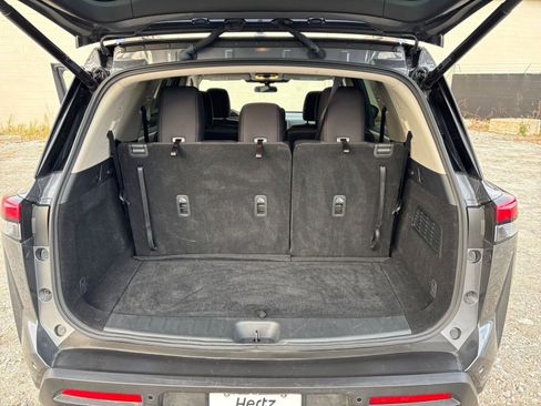 Used 2025 Nissan Pathfinder SV image 31