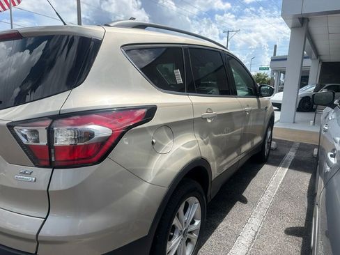 Used 2017 Ford Escape SE w/ Equipment Group 201A FWD image 8