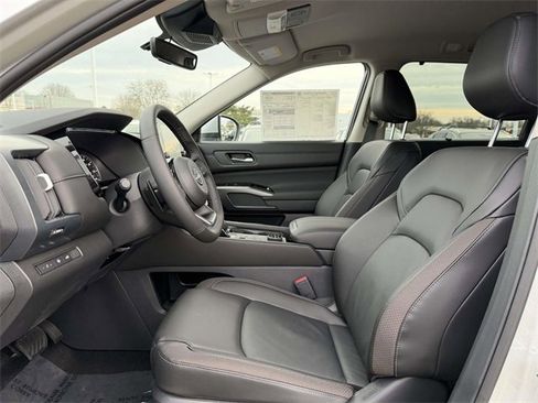 New 2025 Nissan Pathfinder SL image 16