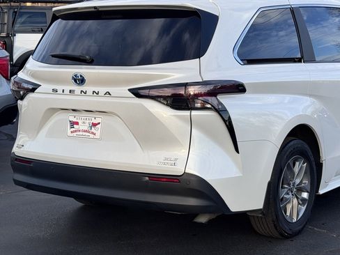 Used 2024 Toyota Sienna XLE image 41