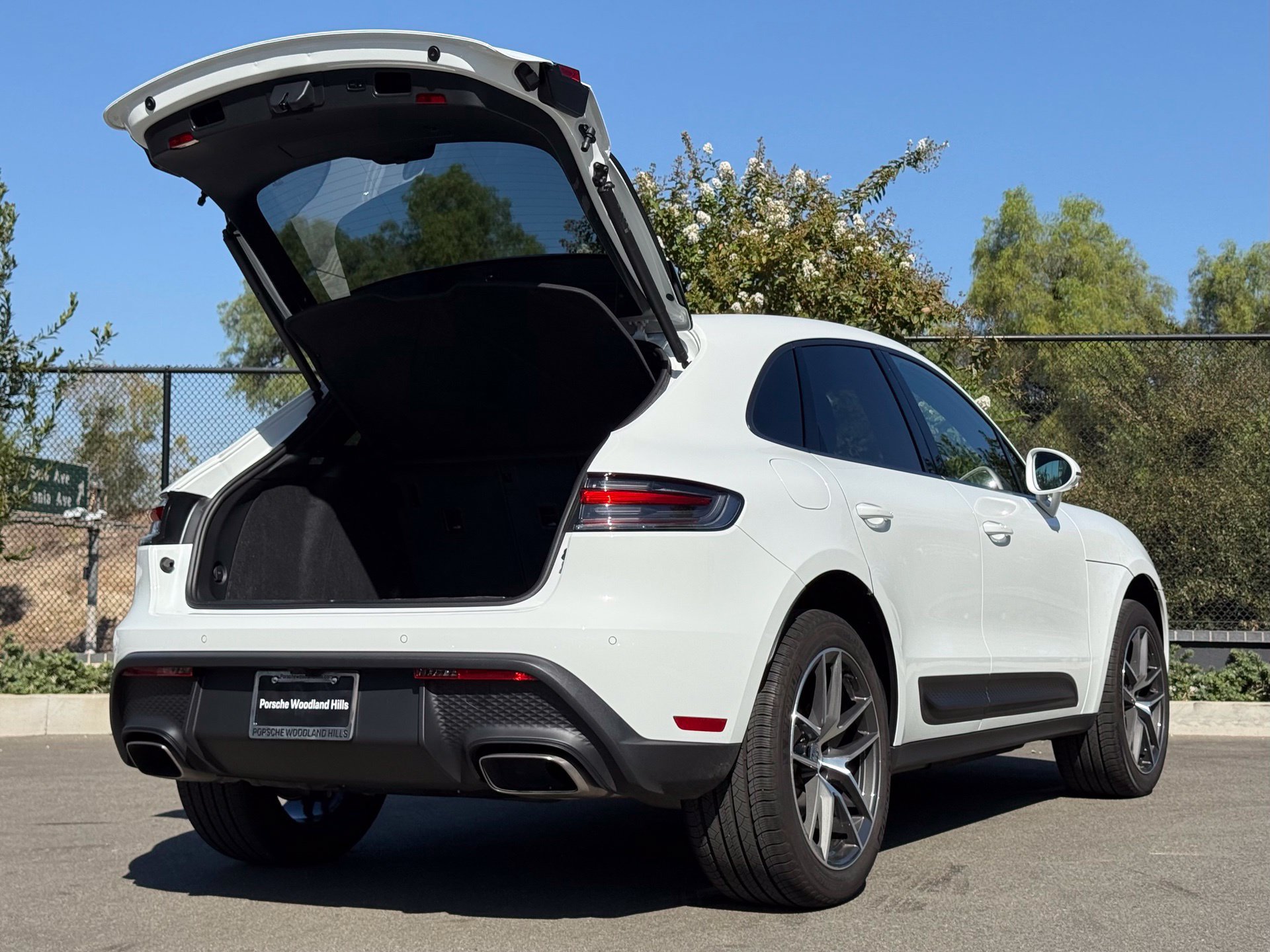 Used 2026 Porsche Macan AWD/4WD image 31