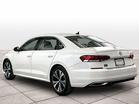 Used 2022 Volkswagen Passat 2.0T SE FWD image 10