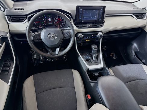 Used 2020 Toyota RAV4 XLE w/ Carpet Mat Package AWD/4WD image 17