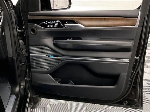 Used 2023 Jeep Grand Wagoneer Series II w/ Flexible Seating Group AWD/4WD image 21