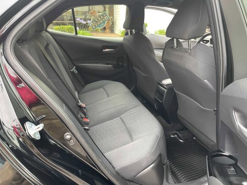 Used 2022 Toyota Corolla Hatchback image 12