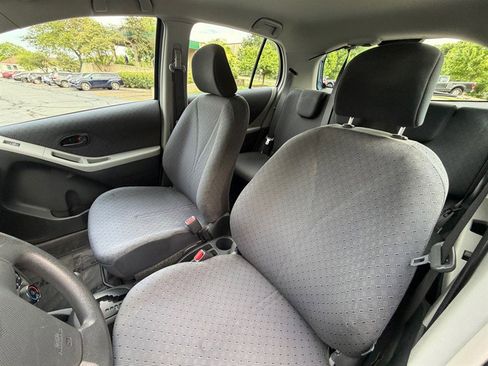 Used 2009 Toyota Yaris 4-Door Hatchback FWD image 13