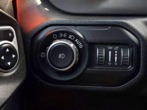 Certified 2018 Jeep Wrangler Unlimited Rubicon w/ Dual Top Group AWD/4WD image 34