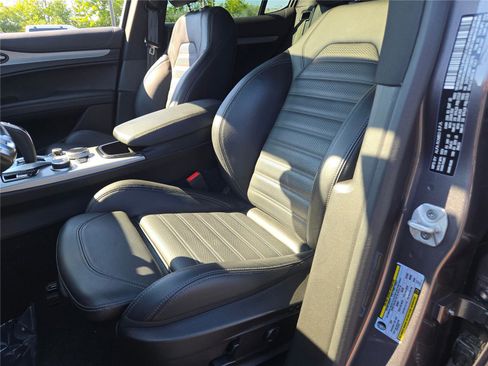 Used 2024 Alfa Romeo Stelvio Veloce image 28