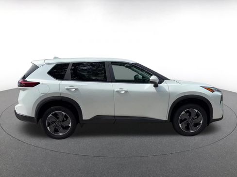 Used 2025 Nissan Rogue SV FWD image 16