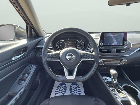 Used 2024 Nissan Altima 2.5 SV image 13