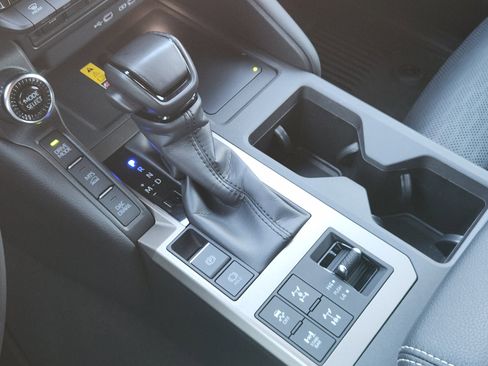 Used 2024 Toyota Land Cruiser image 23