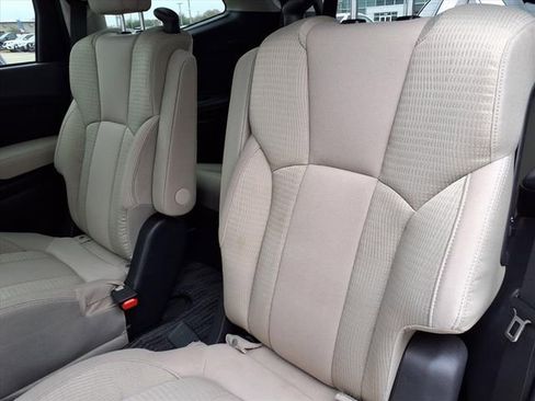 Certified 2023 Subaru Ascent Premium w/ Convenience Package image 9