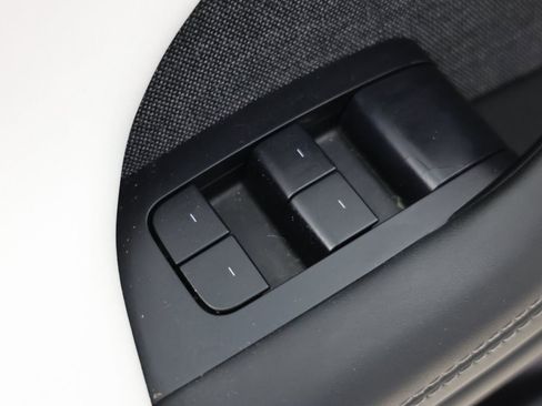 Used 2022 Tesla Model X image 22