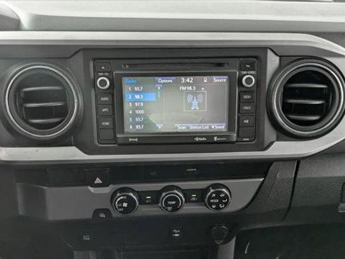 Used 2017 Toyota Tacoma SR5 RWD image 28