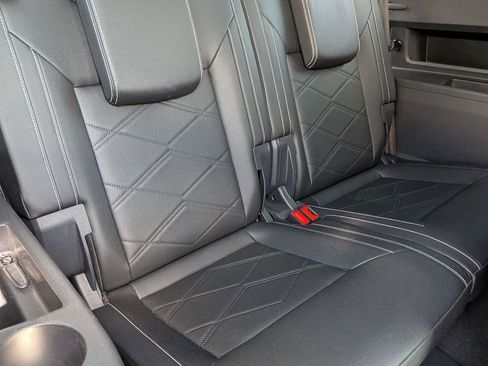 Used 2025 Volkswagen Atlas SE FWD image 26