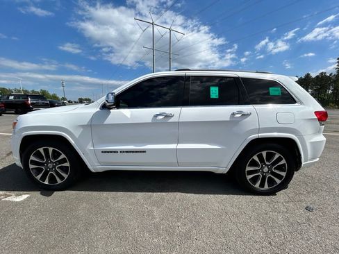 Used 2018 Jeep Grand Cherokee Overland AWD/4WD image 4