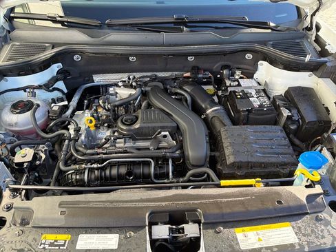 Certified 2025 Volkswagen Taos SE image 24