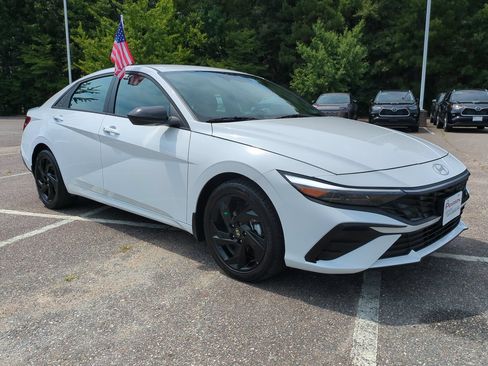 Used 2026 Hyundai Elantra Sport FWD image 2